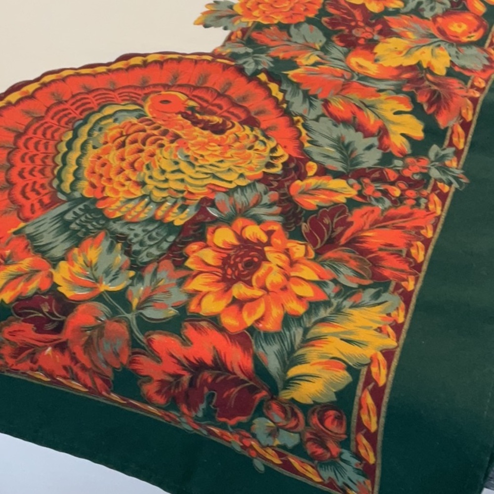 Three Autumn Thanksgiving tablecloths - Picture 12 of 16